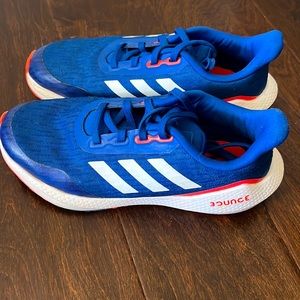 Adidas Bounce size 3.5 boys shoes